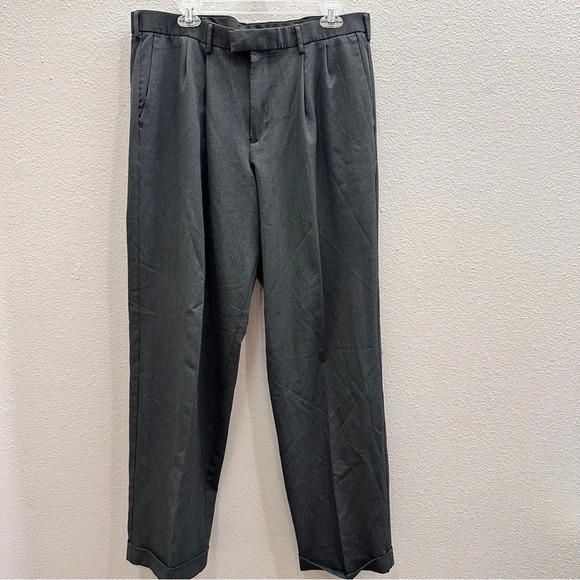 Dockers Mens Size 36x34 Black Chino Pants Dupont Stain Defender Pleated Front - Picture 1 of 7